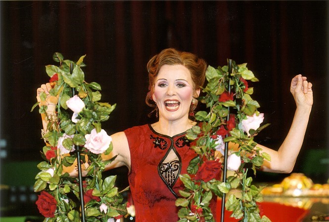 Kerstin Randall als Sylva Varescu